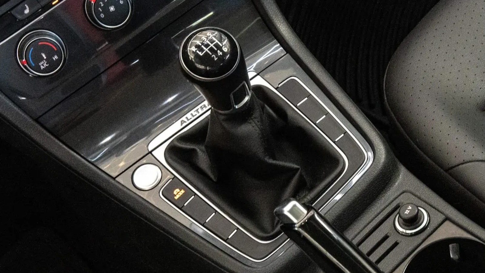 06 Interior Vw shifter 20240612 059 88016 Scaled Copy