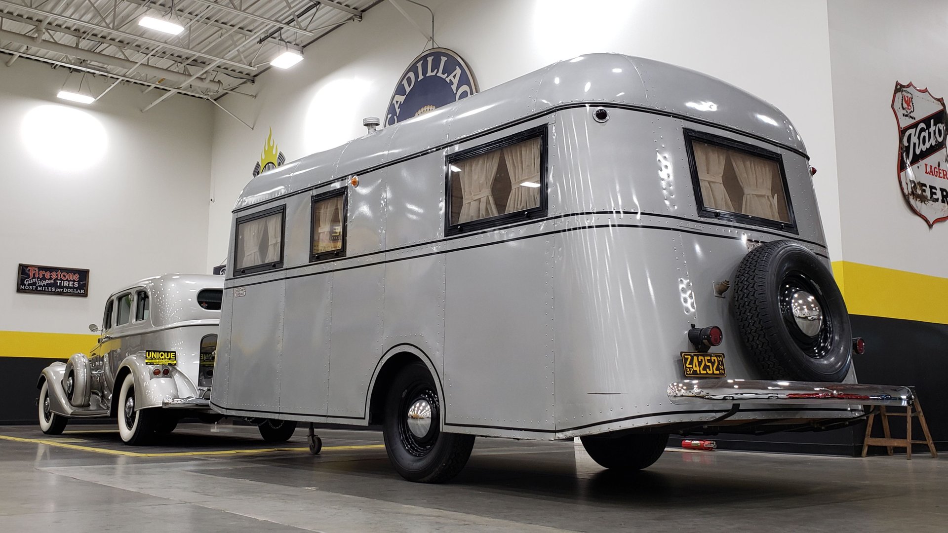 1937 Pierce Arrow Travelodge