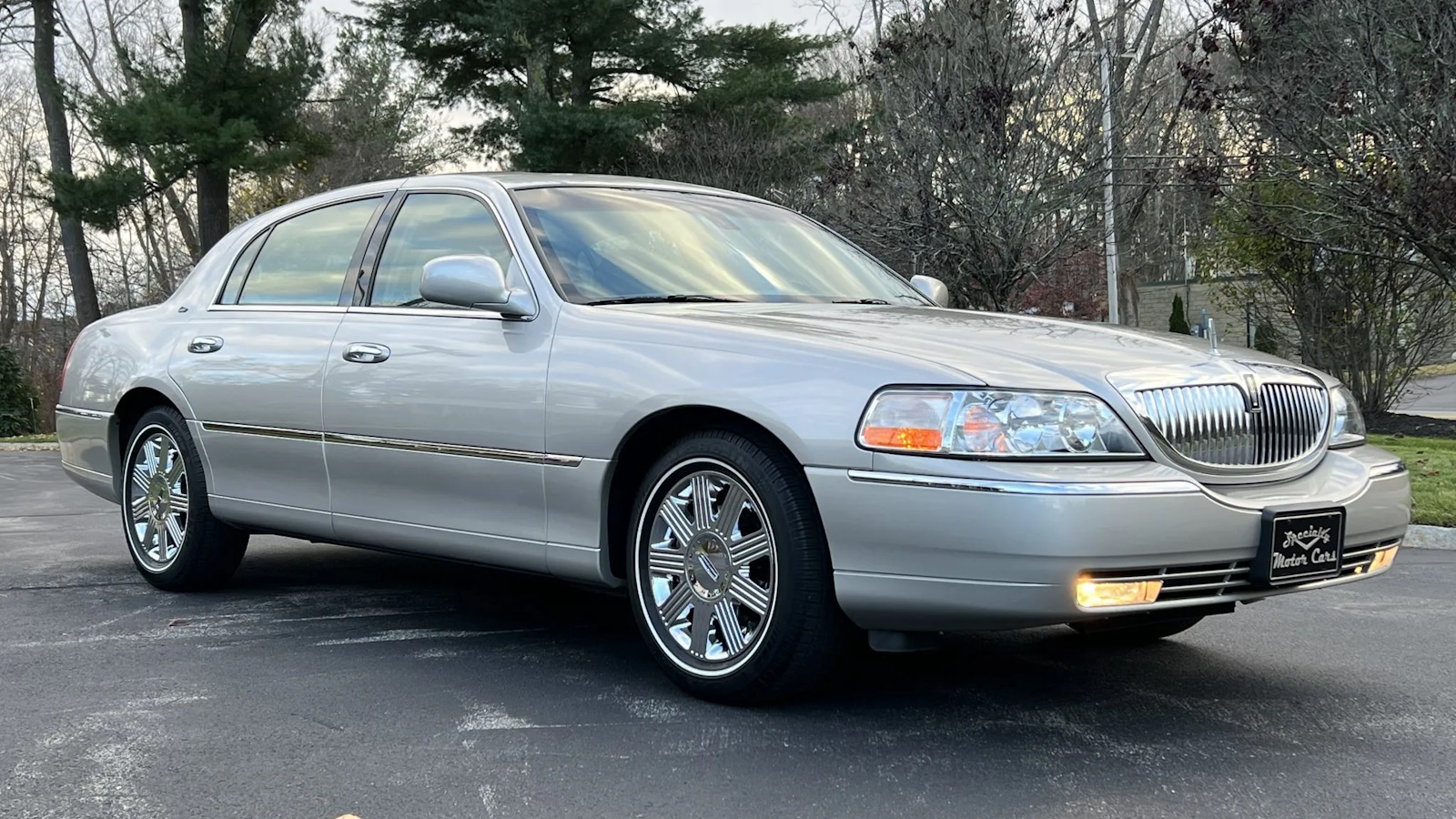 2003 Lincoln Town Car 1