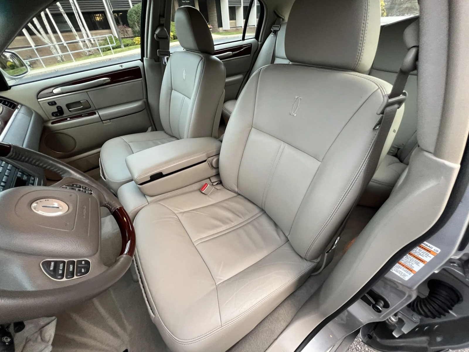 2003 Lincoln Town Car Interior