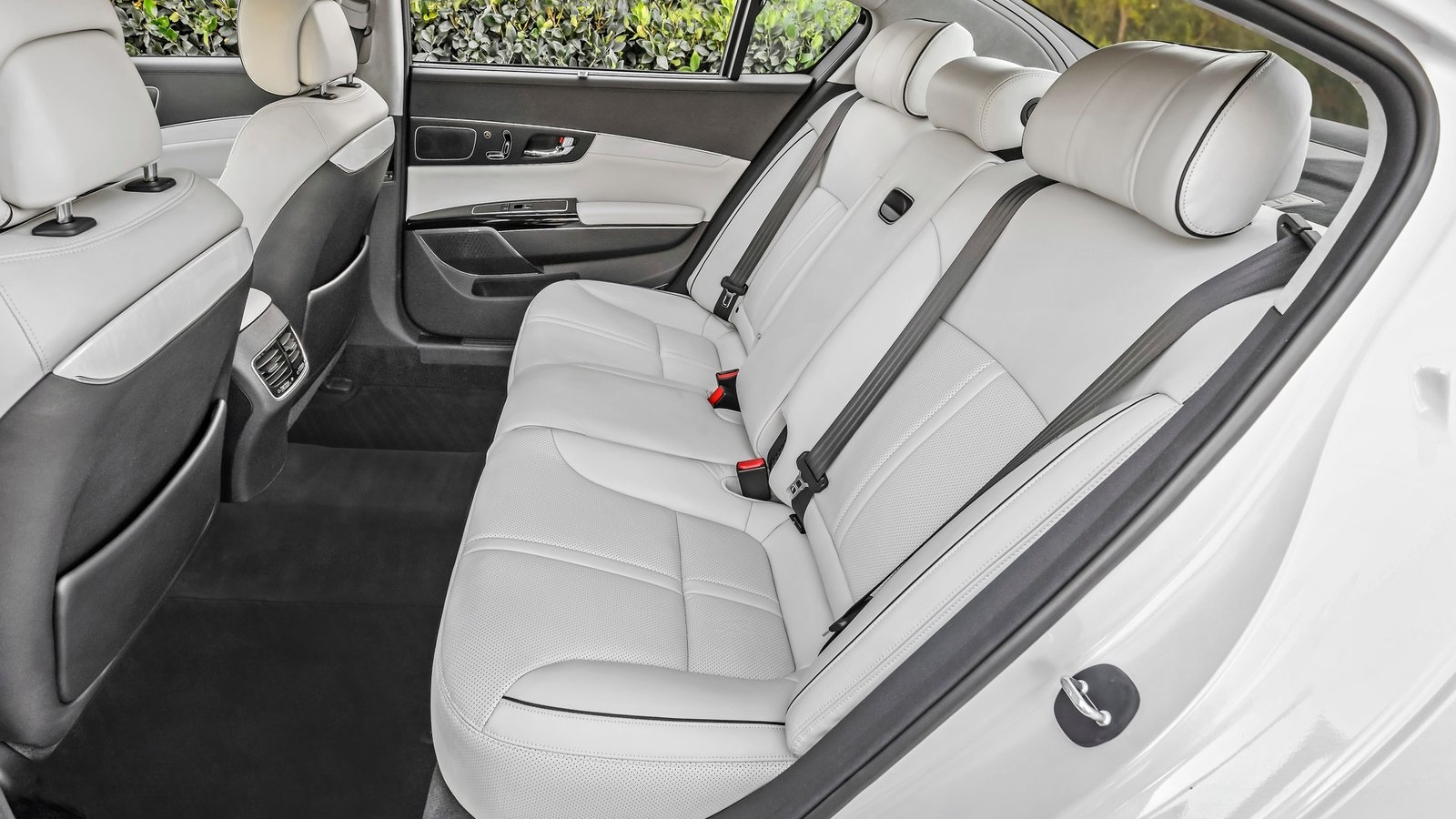 2015 Kia K900 Rear Seat