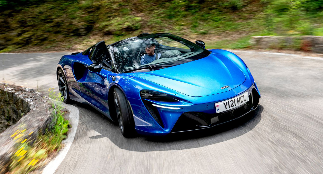 2025 Mclaren Artura Spider Tracking Action