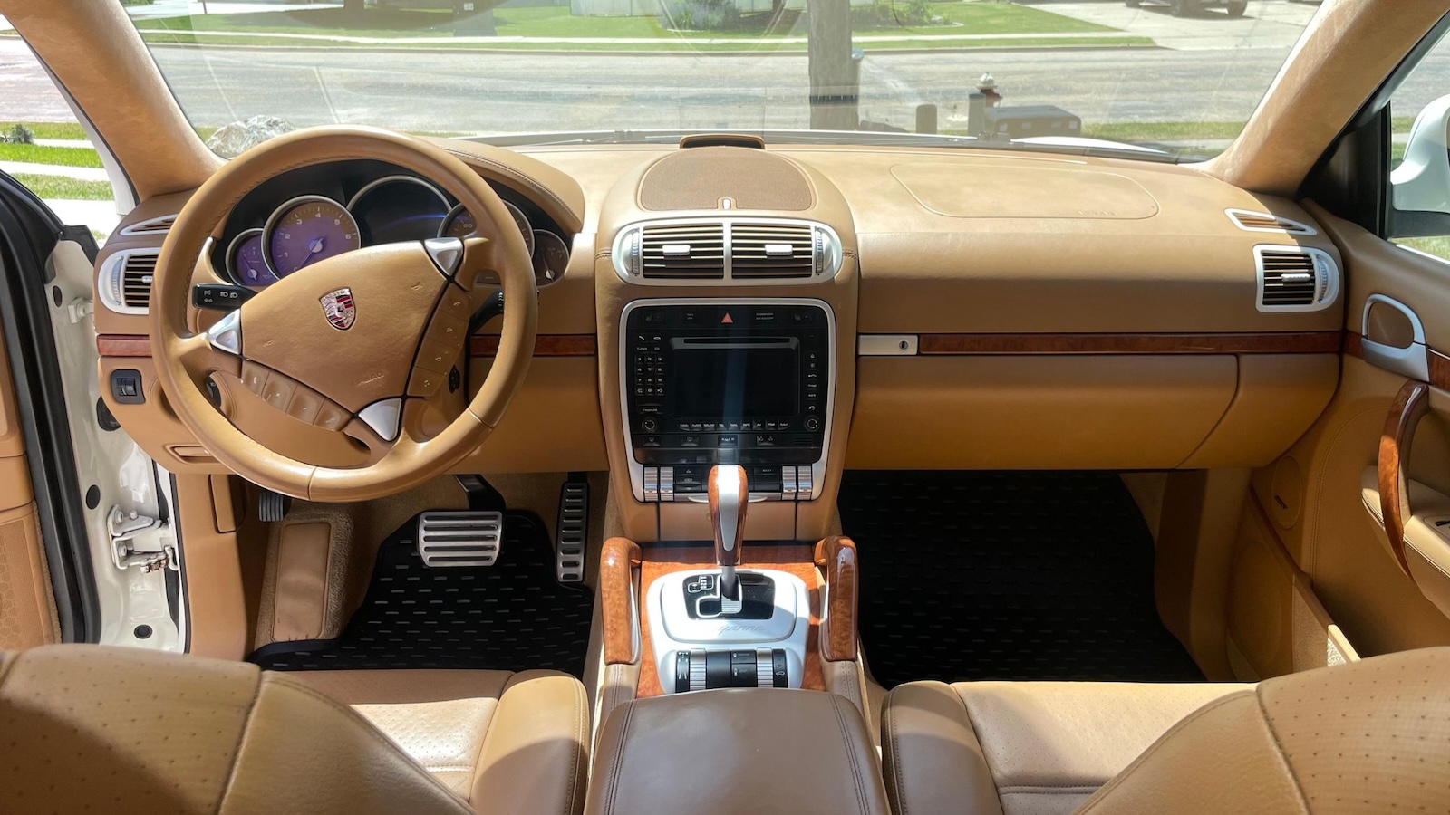 Porsche Cayenne Turbo S interior