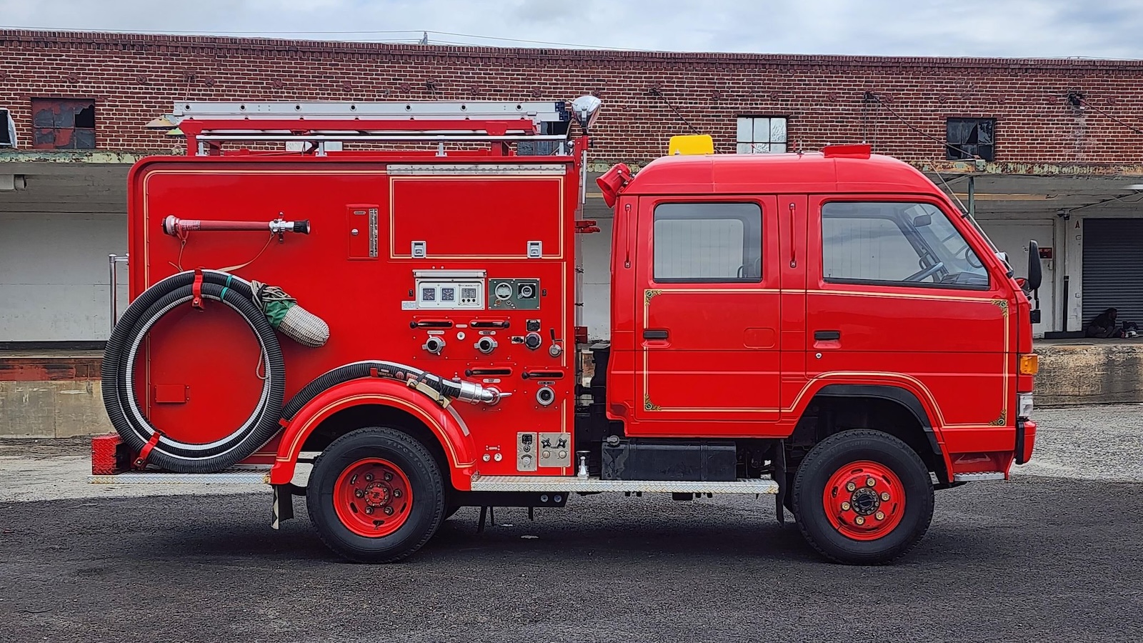 isuzu fire truck