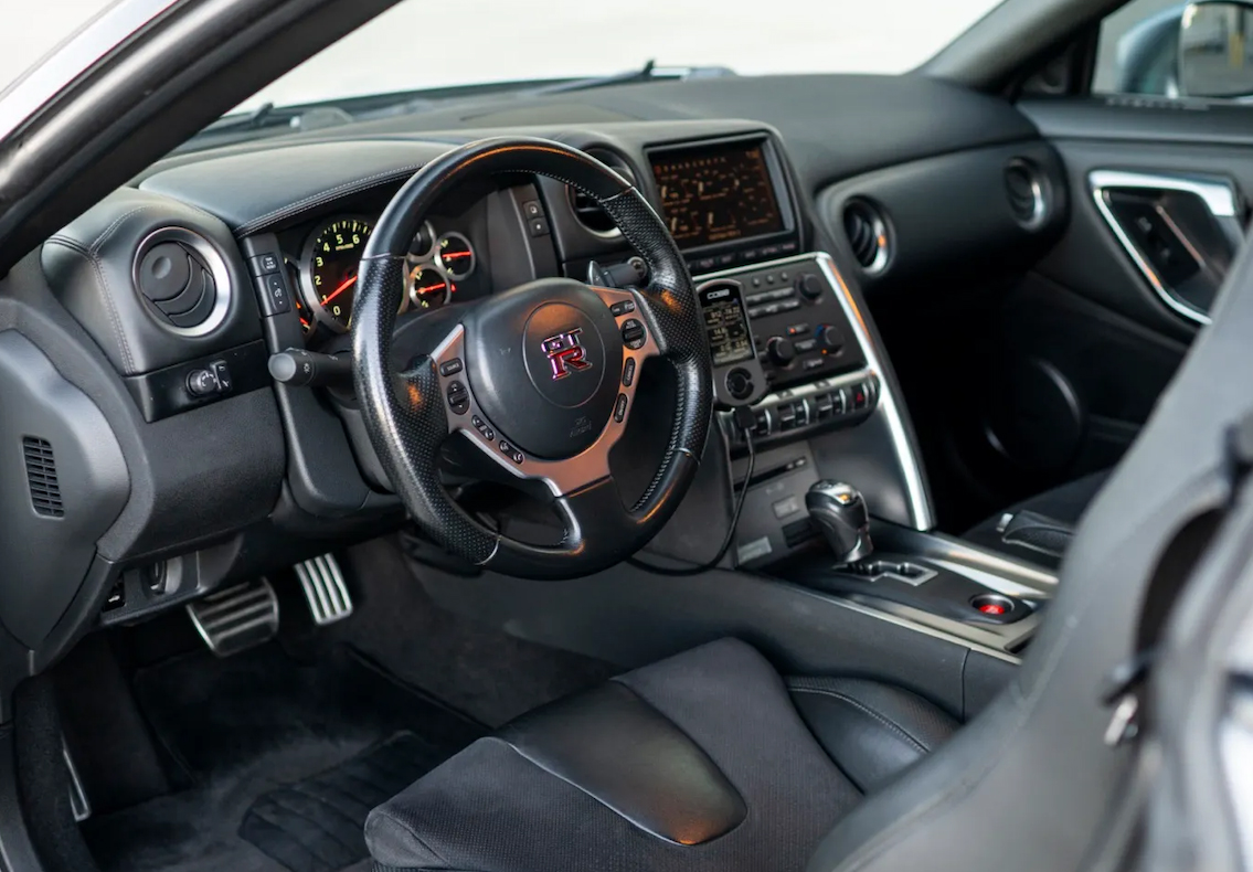 Gtr Interior Bat