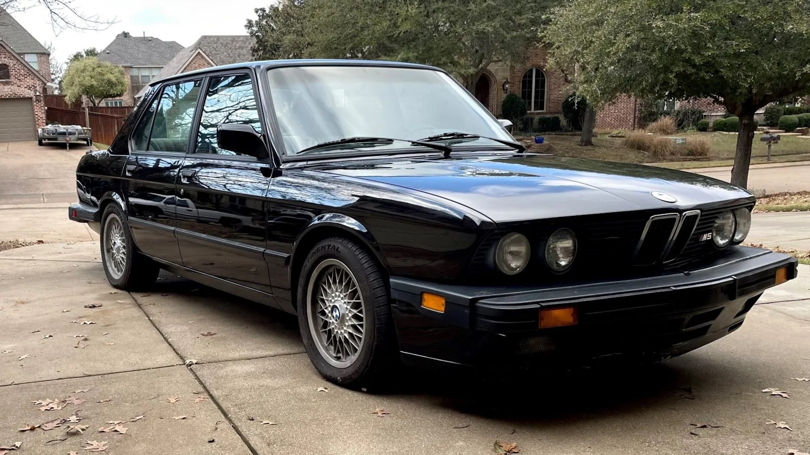 E28 M5 Front Three Quarters Right